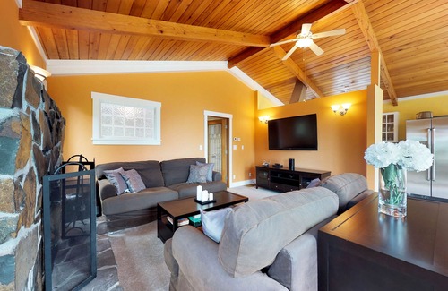 Depoe Bay House | Upscale house with ocean views, entertainment & large deck - beach nearby