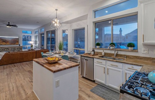 Las Sendas House | Upscale in Mesa: Private Htd SALT WATER Pool, Hot Tub, Ping Pong & Pool Tables, Golf