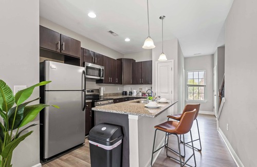 Pineville House | Upscale King 3BR Townhouse in Pineville!