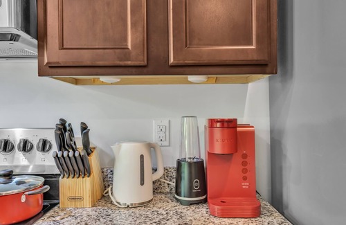 Southwest Raleigh House | Upscale King 3BR Townhouse Mins to Cary & NC State