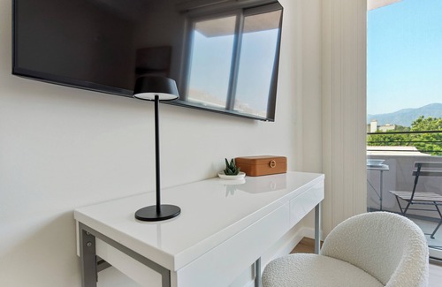 Pacific - Edison Apartment | Upscale Living in Downtown Glendale