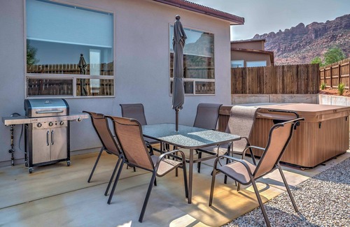 Moab South Valley Apartment | Upscale Moab Home w/Red Rock Views & Hot Tub