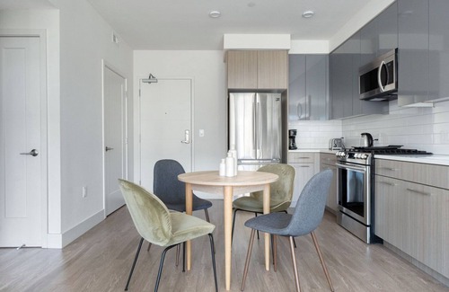 Mountain View Apartment | Upscale Mountain View 1BR w/Spa, Lounge & W/D, nr Shops, by Blueground