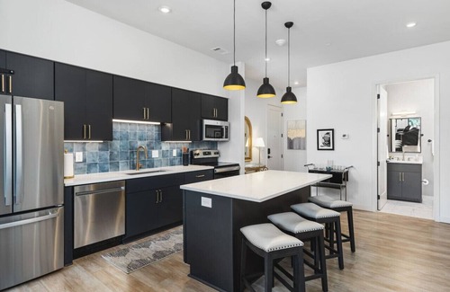 Edgehill Apartment | Upscale Music Row Corner Unit with Pool, Patio, Rooftop with City View, & Gym