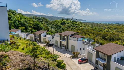 La Ceiba Apartment | Upscale Playa Bonita Loft with Pool & Ocean Views