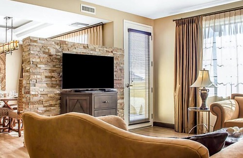 Cibola Vista Resort | UpScale Resort with Outdoor Heated Pool with a waterslide and a poolside bar, tennis court and gym