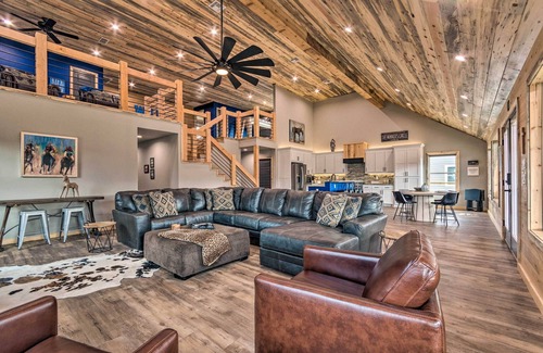 Glenwood Cabin | Upscale Riverfront Home w/Beach & Fire Pit!