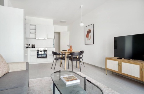 Tiergarten Apartment | Upscale Schöneberg 2BR, steps to Park am Gleisdreieck, by Blueground