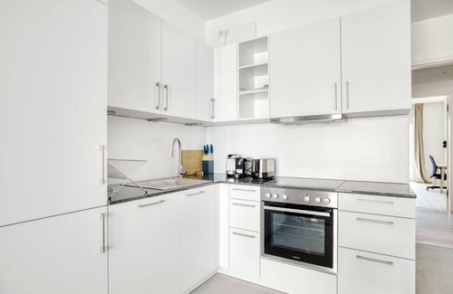 Tiergarten Apartment | Upscale Schöneberg 2BR, steps to Park am Gleisdreieck, by Blueground