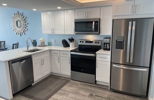 Marco Island Condo | Upscale Sea Winds 8th Floor Beachfront Weekly Rental