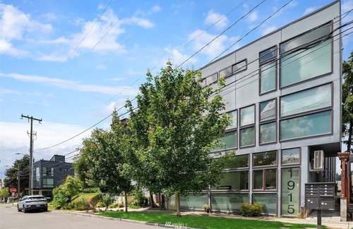 Atlantic House | Upscale Seattle Loft Townhome - Pack and go, no cleaning!