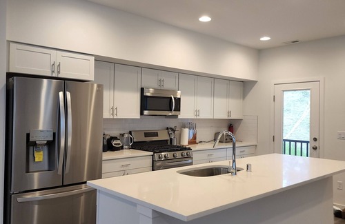 West Hills House | Upscale Silverdale Townhouse