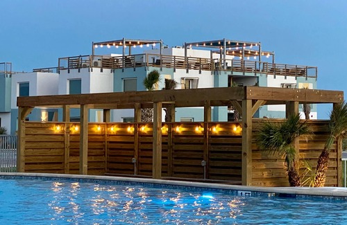 Corpus Christi Condo | Upscale & Spacious! Private Walkable Beach Access, Pool