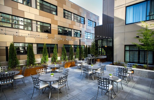 South Lake Union Apartment | Upscale Suite + 24 Hour Fitness Center + Free Breakfast | Close to Lake Union