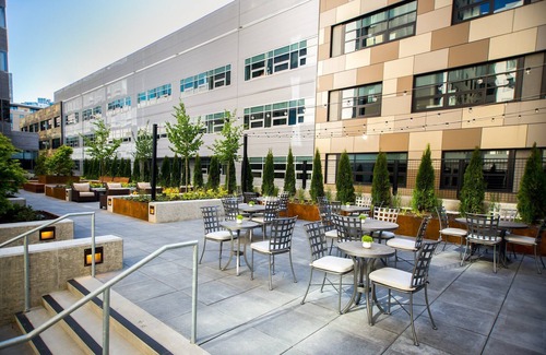 South Lake Union Apartment | Upscale Suite + 24 Hour Fitness Center + Free Breakfast | Close to Lake Union