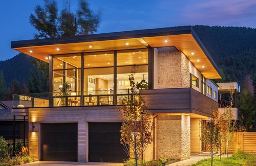 Jackson House | Upside Down. East Jackson new construction, hot tub, chef's kitchen,