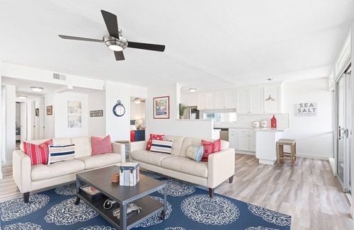 West Newport Condo | Upstairs Bayfront Vacation Home | Short Walk to Beach | Peaceful Neighbor & Close to all Hot Spots!