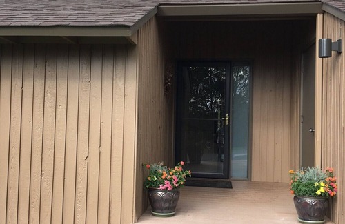 Redmond House | UPSTAIRS MASTER SUITE ON THE 6TH GREEN