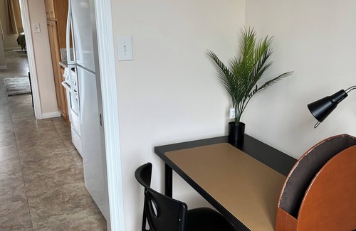 Burbank Apartment | Upstairs unit 2-bd apartment within fantastic Burbank along Chandler Bike Path!