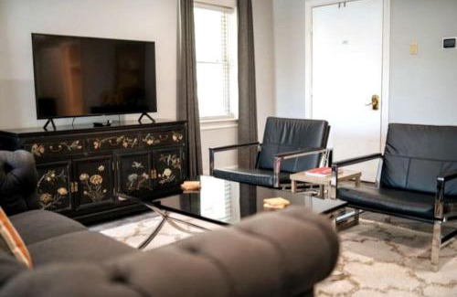 Eureka Springs Historic District Villa | Upstairs Villa at Pine Street