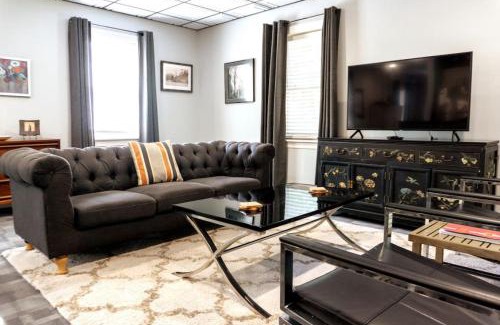 Eureka Springs Historic District Villa | Upstairs Villa at Pine Street