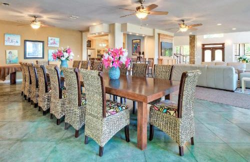 Buchanan Dam House | Upstay - 10-Acre Lakeview Mansion with Pvt Boat Ramp