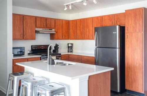 West Campus Apartment | Upstay - Condo w 4BR - Pool Gym BBQ & Games