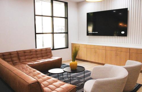 West Campus Apartment | Upstay - Condo w 4BR - Pool Gym BBQ & Games