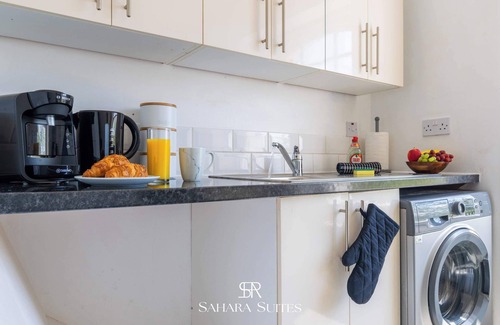 Newport Apartment | Upto 20% Off |Stylish 4BR Contractor Stay|Parking