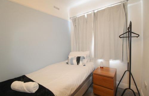 Greasby Apartment | Upton Hidden Garden Retreat