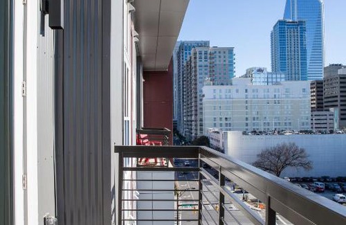 Third Ward Apartment | Uptown 1 BR Apt with Balcony by Frontdesk