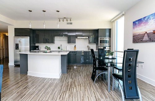 Charlotte Center City Apartment | Uptown Charlotte 2BR Furnished Apartments by RedAwning