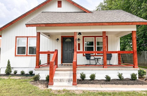 Turner Park House | Uptown Cottage in the heart of Tulsa. A fully renovated modern chic home.