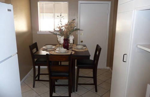 Knox - Henderson Apartment | Uptown Dallas - Large 1 bd #7, WiFi, Parking, Near Restaurants & Shops, & Safe