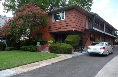 Knox - Henderson Apartment | Uptown Dallas - Large 1 bd #7, WiFi, Parking, Near Restaurants & Shops, & Safe