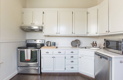 Mill Valley Apartment | Uptown in Downtown Mill Valley! The only 3bd/2ba in the heart of the city!