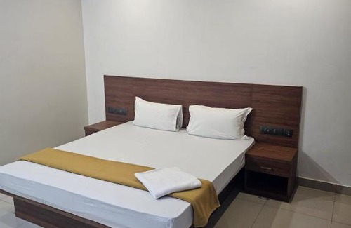 Kalamassery Hotel | Uptown Inn