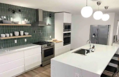 Squaw Peak Heights House | Uptown remodeled home and heated pool