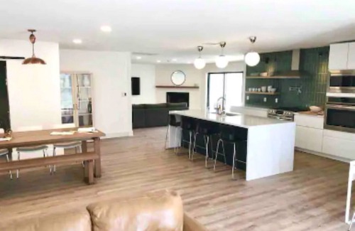 Squaw Peak Heights House | Uptown remodeled home and heated pool