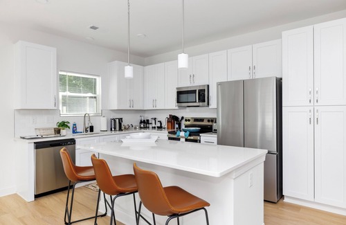 Charlotte House | Uptown Retreat Sleeps 10 w/Hot Tub, Games/Fenced