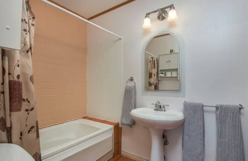 Uptown Sedona Apartment | Uptown Zen Studio and Hot Tub