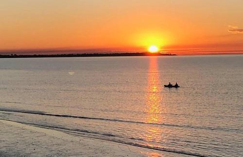Urangan House | Urangan Family Friendly home with views, wifi, wine