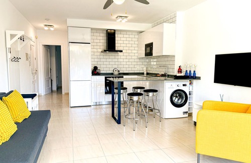 Nerja Apartment | Urb. Jardines de Burriana, 1 bed Ground floor, step free - PRIVATE PARKING