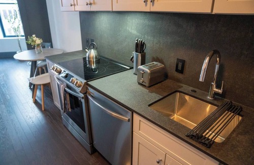 Downtown Pittsburgh Apartment | Urban 1BR Downtown–Close to Stadiums & Attractions