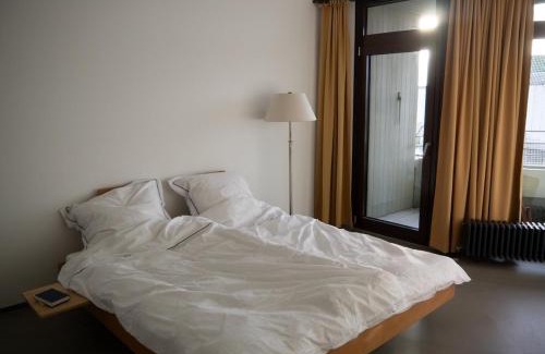 Oberdorla Apartment | Urban Art Living - Your temporary home