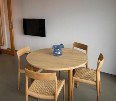 Oberdorla Apartment | Urban Art Living - Your temporary home