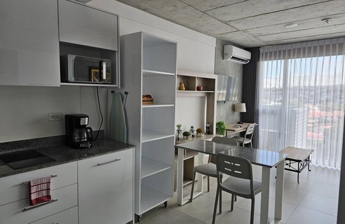 Curridabat Apartment | Urban Breeze iFreses, 10th floor! AC, TV and Pool
