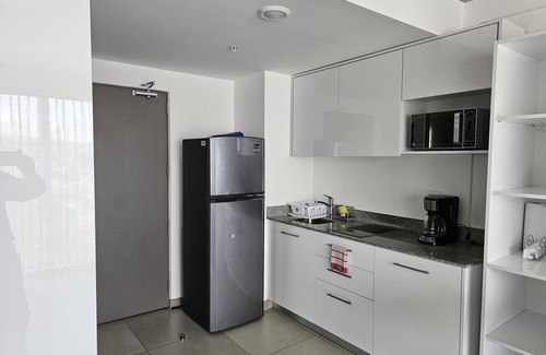 Curridabat Apartment | Urban Breeze iFreses, 10th floor! AC, TV and Pool