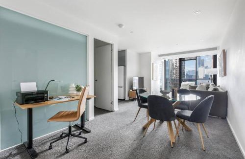 Southbank Apartment | Urban Calm - Tranquil Retreat by Yarra River and Crown
