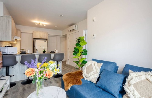 Pointe-Saint-Charles Apartment | Urban Chic 3BR| Griffintown Escape